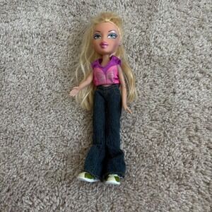 Bratz Doll Cloe Genie Magic in Different Clothes 2001 Blonde Blue Eyes Hair Cut?
